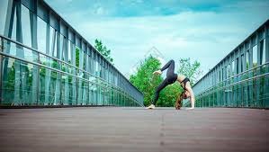 詹姆斯13分13篮板压哨绝杀，湖人险胜步行者拒绝三连败